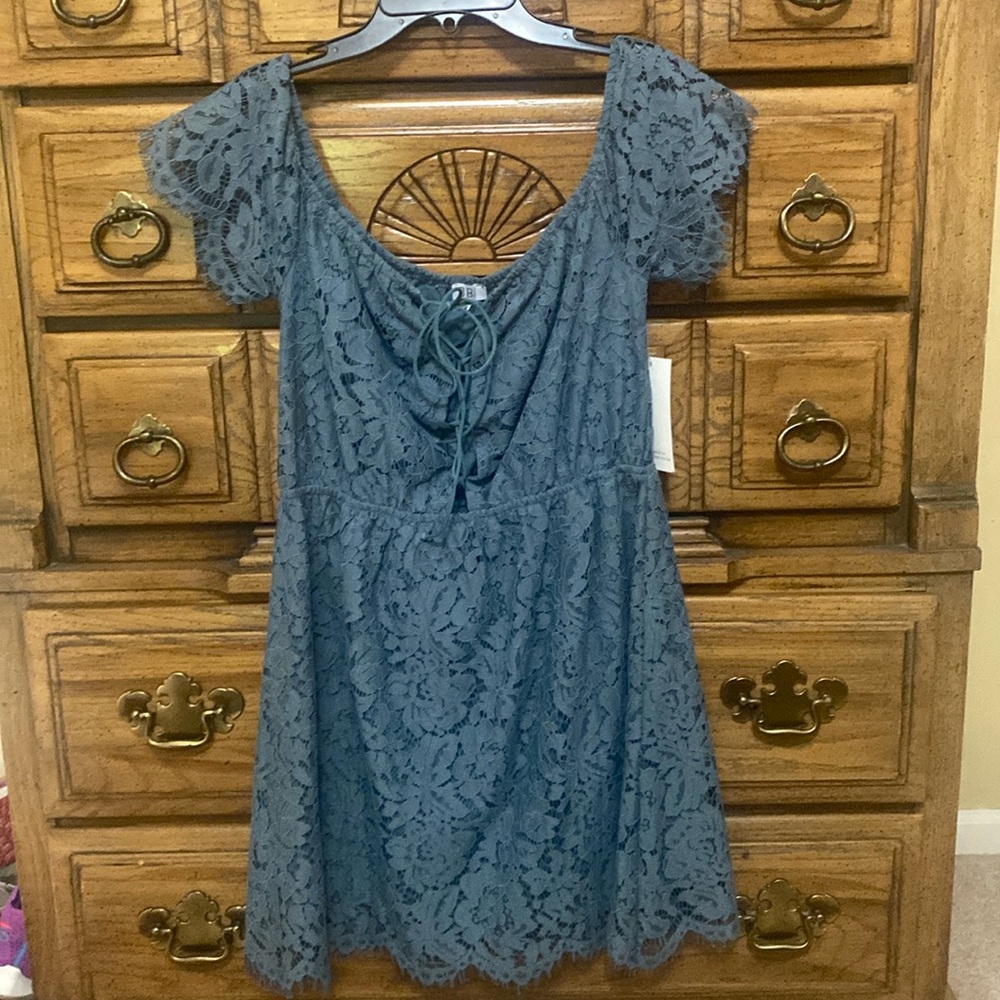 Tobi Lace Mini Dress Unusual Gray/Green/Blue Color. Size Medium